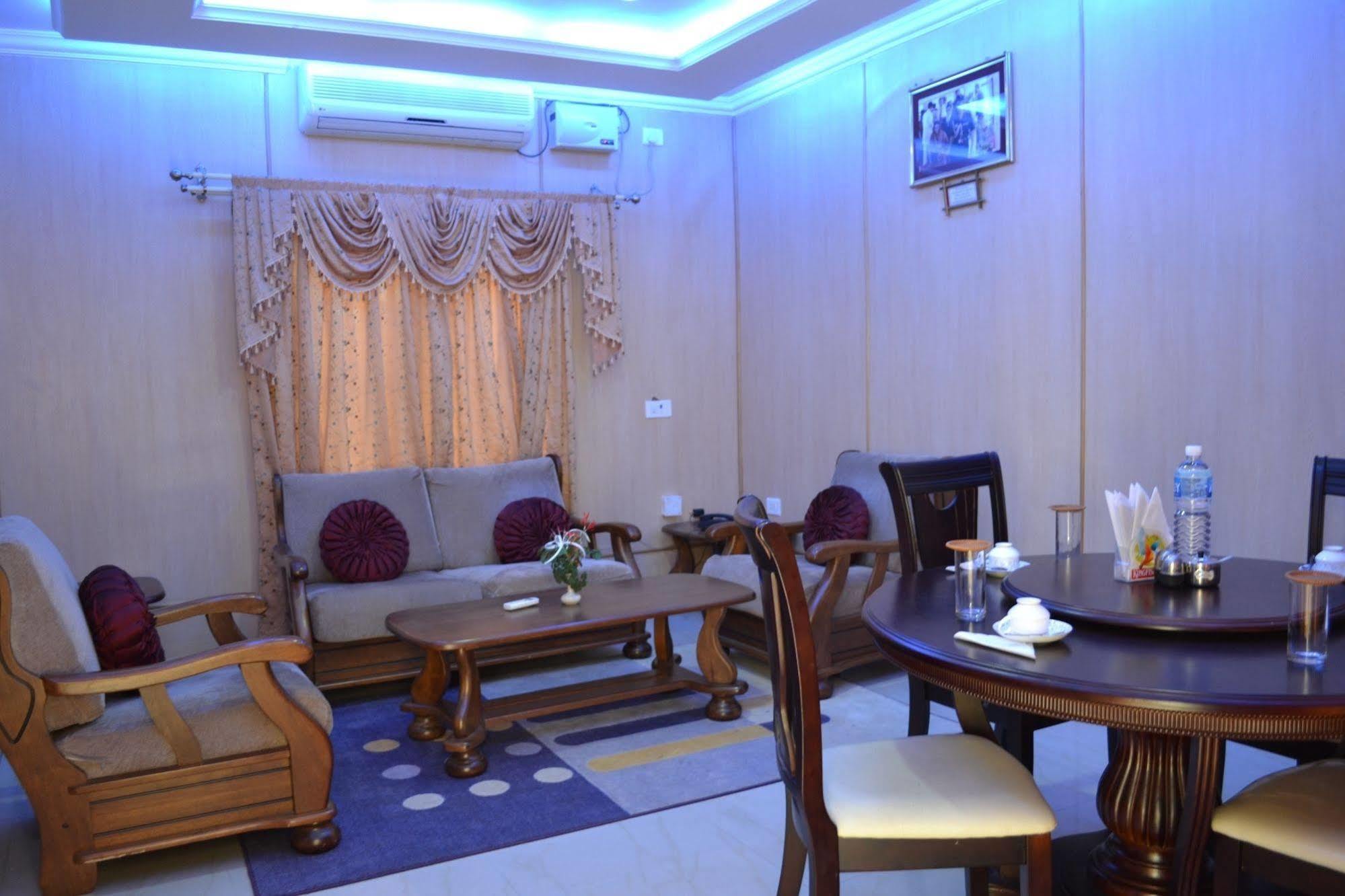 Kstdc Hotel Mayura Bhuvaneshwari Kamalapur Hampi Exteriér fotografie